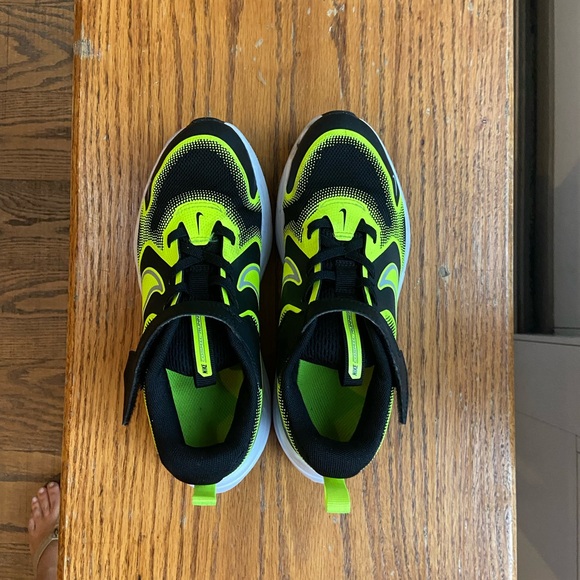 Nike Cosmic Runner - Picture 6 of 6